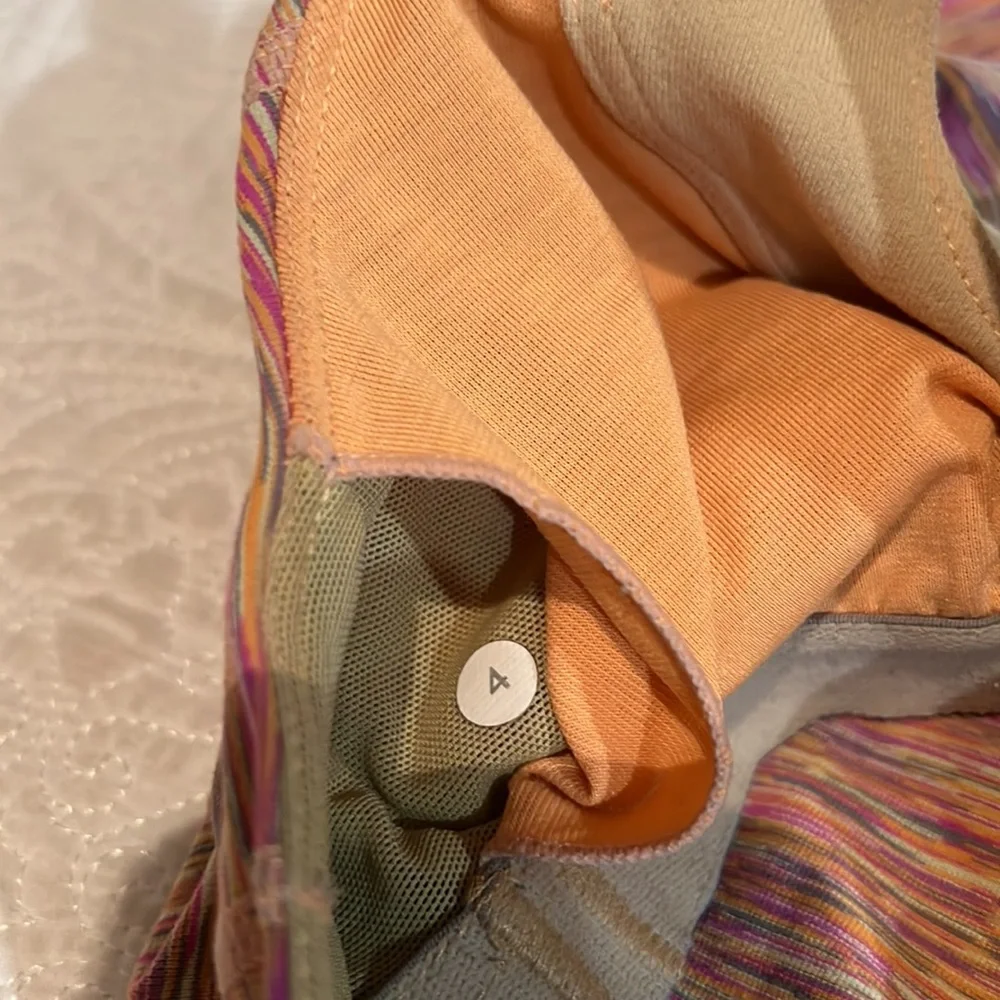 Lululemon athletica scoo neck tank, size 4 - Picture 13 of 13